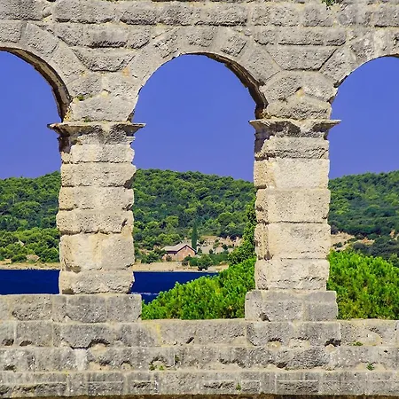 Vacation 2 Bedroom * Pula